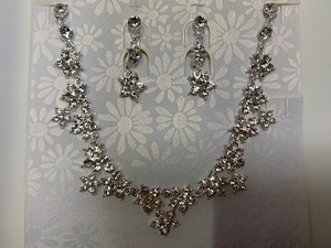 u Eddie ng necklace star. like . flower . rhinestone. brilliancy . pretty necklace + swaying earrings 