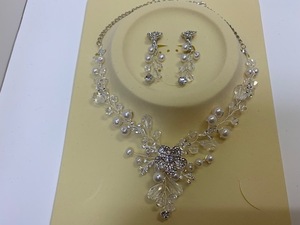  pretty . flower . pearl. brilliancy crystal . gorgeous . necklace + swaying earrings 