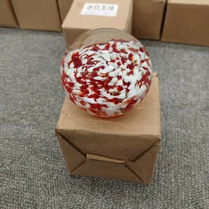 ■H.F■ 赤白玉球 ペーパーウェイト ペーパーウエイト 紙押さえ 中国製 CHINA ガラス製 37個 [テン]の画像4