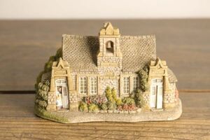 Lilliput Lane リリパットレーン ミニチュアハウス VILLAGE SCHOOL 英国製 ミニチュアハウス ハンドメイド 学校 オブジェ 置物 AP2407