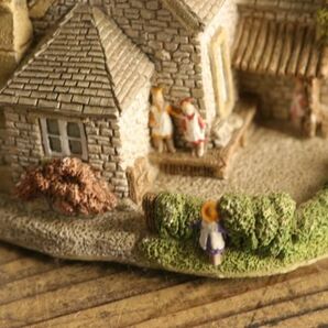 Lilliput Lane リリパットレーン ミニチュアハウス VILLAGE SCHOOL 英国製 ミニチュアハウス ハンドメイド 学校 オブジェ 置物 AP2407の画像4