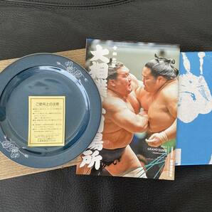 令和6年大相撲大阪場所パンフレット、相撲皿2枚セットの画像1