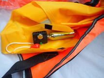 ●2個。未使用。（オレンジ）ライフジャケット、ライフベスト インフレータブル アウトドア レジャー 釣り マリンスポーツ。_画像3
