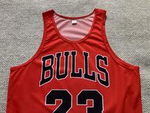 【未使用品】 NBA BULLS マイケル・ジョーダン JORDAN #23 ★シカゴ・ブルズ タンクトップ　シャツ　ビブス ユニフォーム ジャージ 赤 美品_画像3