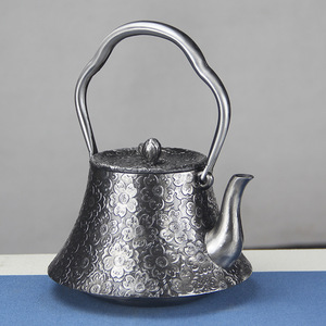 高品質★砂鉄 南部鉄器★鉄壺 大容量★ コーティングなし 手作り鉄 やかんを沸かす お茶の道具 1300ML