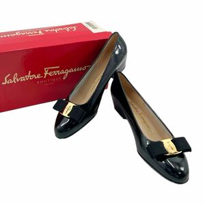 Salvatore Ferragamo フェラガモ ヴァラ リボン パンプス ヒール エナメル ゴールド金具 ブラック 黒 32128 338 5 1/2 5ハーフ 22.5cm 23cm