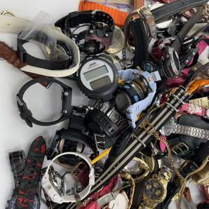 ジャンク 腕時計 まとめ売り 大量 約7㎏ メーカー ブランド ファッション クォーツ デジタル アナログ 懐中時計 パーツ 等 色々 150個以上の画像3