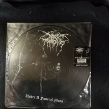 D04 中古LP 中古レコード　DARKTHRONE under a funeral moon UK盤 BOBV024PD 限定ピクチャーディスク　ブラックメタル　ダークスローン_画像1