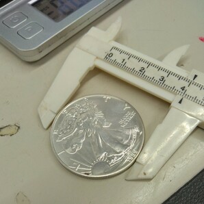 C2783【アンティーク】アメリカ 1ドル イーグル銀貨の画像4