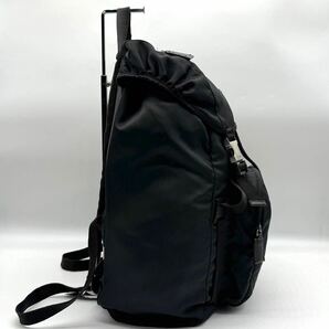 2222【最高峰】PRADA プラダ リュックサック バックパック ビジネス 通勤鞄 肩掛け 三角ロゴプレート A4可能 大容量 ナイロン 黒 メンズの画像4