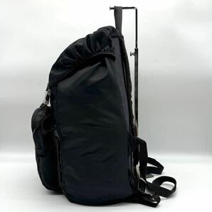 2222【最高峰】PRADA プラダ リュックサック バックパック ビジネス 通勤鞄 肩掛け 三角ロゴプレート A4可能 大容量 ナイロン 黒 メンズの画像3
