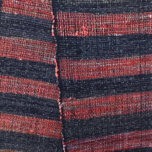 赤と黒の厚手木綿裂き織りの色柄帯古布・長さ296×幅17.5cm・重さ320g・リメイク素材の画像8