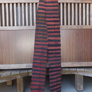 赤と黒の厚手木綿裂き織りの色柄帯古布・長さ296×幅17.5cm・重さ320g・リメイク素材の画像5