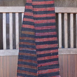 赤と黒の厚手木綿裂き織りの色柄帯古布・長さ296×幅17.5cm・重さ320g・リメイク素材の画像6