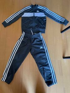 adidas ジャージ セットアップ