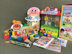 ★３３―００４★玩具セット　アンパンマン クレーンゲーム 動作不良 欠品有/シャワー玩具 不動品/積み木 欠品有/DVD等 まとめて[140]