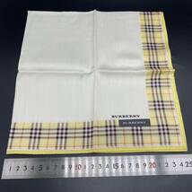 BURBERRY バーバリー ハンカチ　ホワイト　イエローチェック　ふちイエロー　no.39_画像1