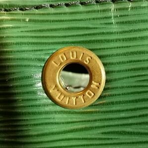 【陵】h87ubs19r本物保証！ルイヴィトン エピ プチノエ ボルネオグリーン M44104 ・バッグ・ 検索) Louis Vuitton 巾着 ショルダーの画像2