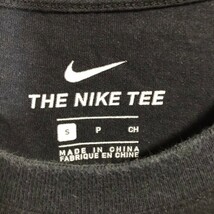 H7629dE NIKE ナイキ Tシャツ ブラック メンズ サイズS THE NIKE TEE スポーティー 半袖 プリントTシャツ 黒 ラウンドネック 古着_画像6