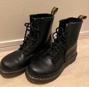 Dr. Martens 8ホール　ブラック　レディース ドクターマーチン　ライダーブーツ　レディーブーツ　女子ライダー