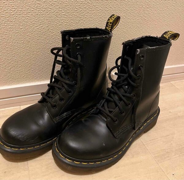 Dr. Martens 8ホール　ブラック　レディース ドクターマーチン　ライダーブーツ　レディーブーツ　女子ライダー