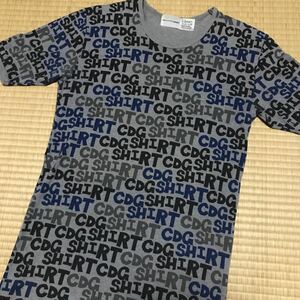 COMME des GARCONS Tシャツ 総柄　M ロゴ　Tシャツ コムデギャルソンシャツ　美品　M CDG SHIRT 伸縮