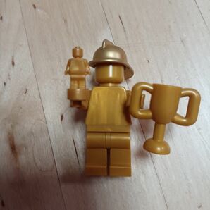 LEGO ミニフィグ 金の銅像