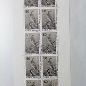 ●未使用50円切手のシート1枚 1974年発行 国際文通週間 松に鷹(雪村)の画像2
