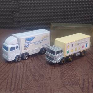 【中古】小田和正 ツアーミニカー kazumasa oda tour 2005・TOMICA MITSUBISHI FUSO オフコースツアートラック 2台 レア【管理No．1145】