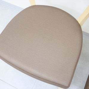 ◆karimoku カリモク家具 CA37モデル ダイニングチェア 食堂椅子 2脚セット 合成皮革 軽量 木製 モダン シンプル CA3700F562の画像9