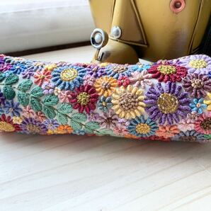 お花の手刺繍 ビーズ刺繍 メガネケース ハンドメイド リネン生地 赤系の画像4