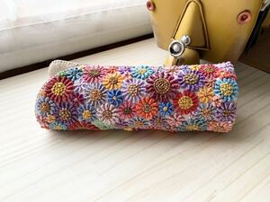 お花の手刺繍　ビーズ刺繍　メガネケース　ハンドメイド リネン生地 赤系