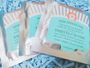 ■First Aid Beauty■Facial Radiance Pads■ファーストエイドビューティ　拭き取りパッド