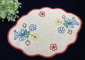 パリ骨董市　アンティーク　手刺繍　手縫い　ヴィンテージ　ハンドメイド　手仕事　テーブルセンター　ドイリー　鮮やかなお花の花束
