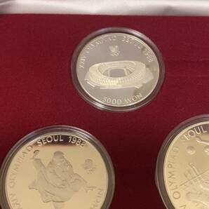ソウルオリンピック SEOUL 1988 五輪 記念コイン メダル 10000ウォン 5000ウォン 2000ウォン 1000ウォン ケース入り 極美品 コ51の画像3