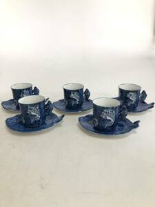 HB259　　魚紋　デミタスカップ　５客セット　藍色　魚型　カップ＆ソーサー　松峰作　陶器　コーヒーカップ