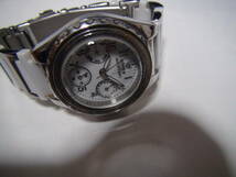 pinky wolmanの腕時計レディース　文字盤がホワイト_画像3