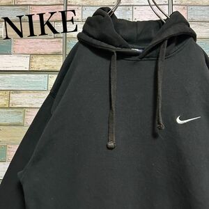 NIKE ナイキ　プルオーバーパーカー　ワンポイント刺繍ロゴ