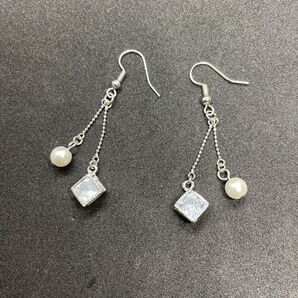 揺れる☆ラインストーンピアス