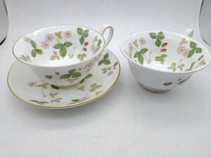 WEDGWOOD ENGLAND/ウェッジウッド/カップ & ソーサー/ ペアセット/苺の花 金彩