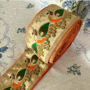 リボン　チロリアンテープ　太い幅9.8cm 1m単位 手芸　金糸　光沢　インド　孔雀　ゴーダ　刺繍