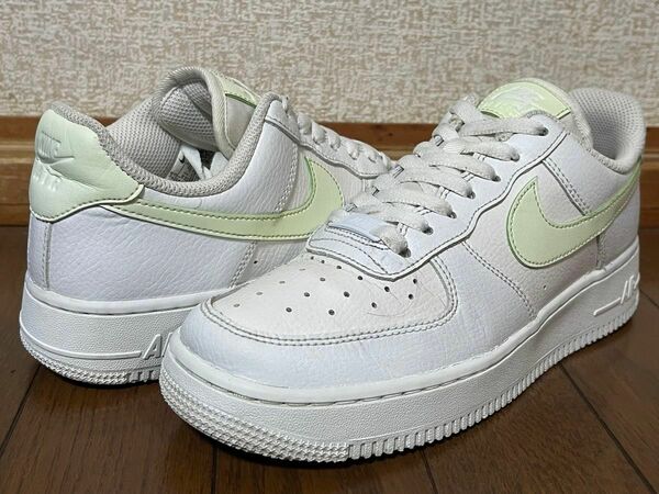 NIKE WMNS AIR FORCE 1 '07 "WHITE BARELY VOLT" 24.5cm