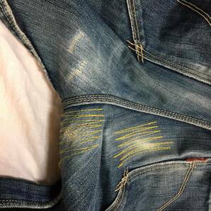 【Levi’sが世界初の「立体裁断」で仕上げたエンジニアード！中古のため998円即決！】３４インチに合わせた裁断なので大変綺麗なシルエットの画像5