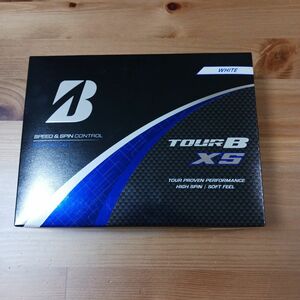 【新品】BRIDGESTONE TOUR B XS ゴルフボール 2024年最新モデル　日本正規品 2ダース