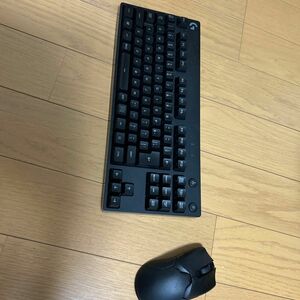 ゲーミングスターターセット！超破格！！Gproキーボード、Razer Viper Ultimate(充電スタンド付属)