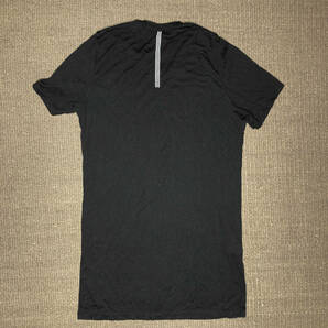 JULIUS ユリウス プリント カットソー Tシャツ 半袖 サイズ：2 ショップ コラボ 限定 1周年 ブラックの画像2