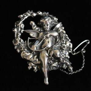 アンティーク 銀製/Silver/シルバー 恋の矢を放つキューピッド/天使の銀製ブローチ セーフティチェーン付き 裏打ち 19世紀 本物保証の画像3