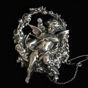 アンティーク 銀製/Silver/シルバー 恋の矢を放つキューピッド/天使の銀製ブローチ セーフティチェーン付き 裏打ち 19世紀 本物保証の画像1