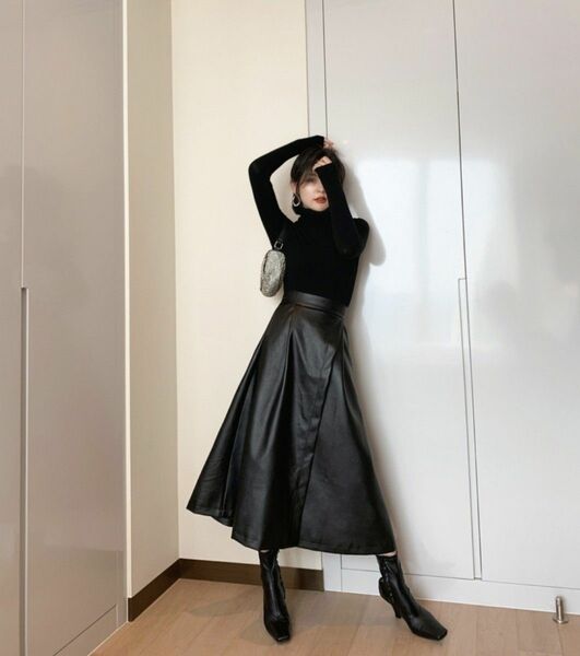 フェイクレザー　ロングスカート　ラップ風スカート　ブラック　黒　モード系　韓国 M