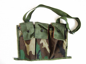 新品/MOLLE II/迷彩/ウッドランドカモ/マガジンポーチ/デッドストック/ショルダーバッグ/サバゲー/サバイバルゲーム/サコッシュ/D136